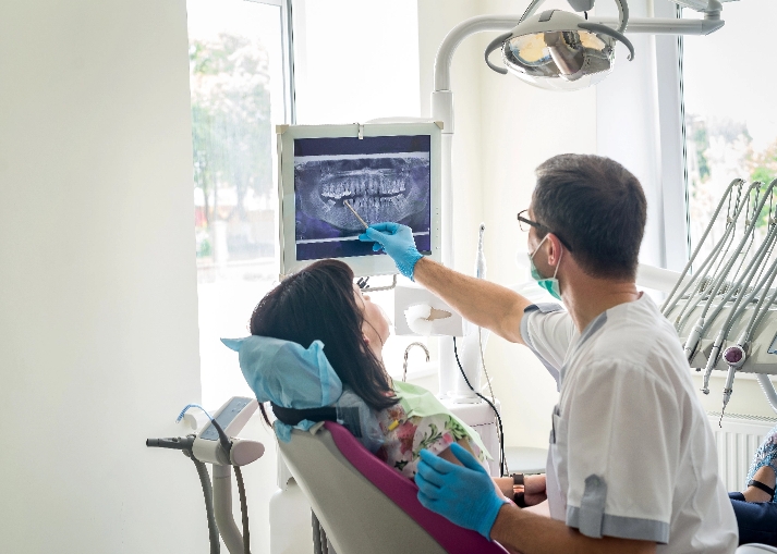 Tummarello & Pandak <br>Family Dentistry doctor showing an exray